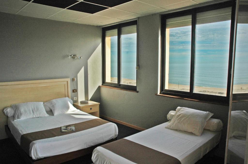 Logis Hotel Restaurant Mar I Sol Saint-Cyprien (Pyrenees-Orientales) Habitación foto