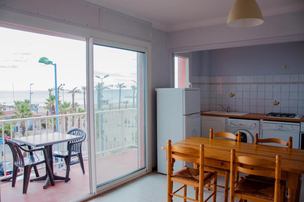 Logis Hotel Restaurant Mar I Sol Saint-Cyprien (Pyrenees-Orientales) Habitación foto